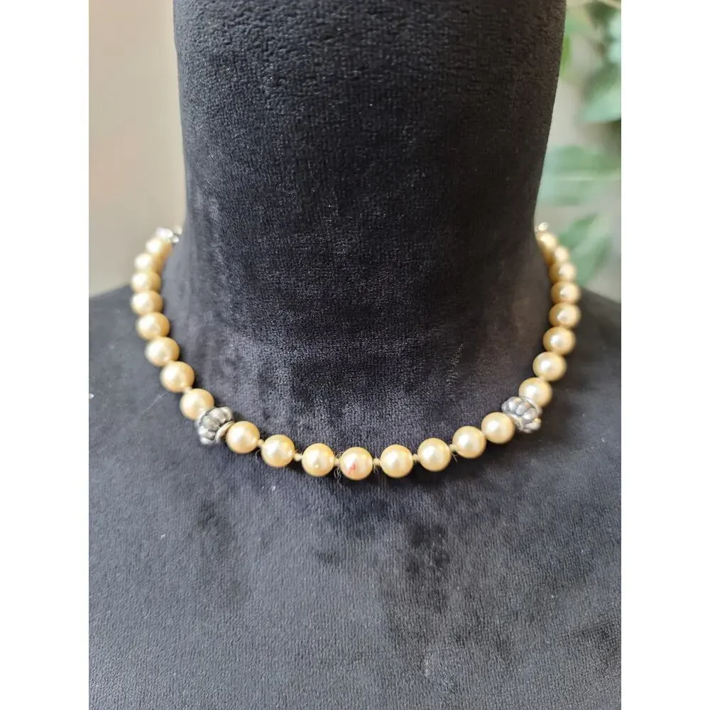 Women's Cream Pearl Beaded Necklace With Antique Silver Crown Shaped Lock - Picture 2 of 6